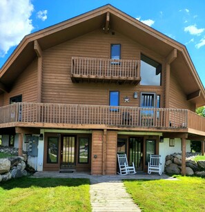 Exterior - 1 bedroom sleeps 4. On the Schuss golf course. close to Torch Lake and others. (Mancelona)