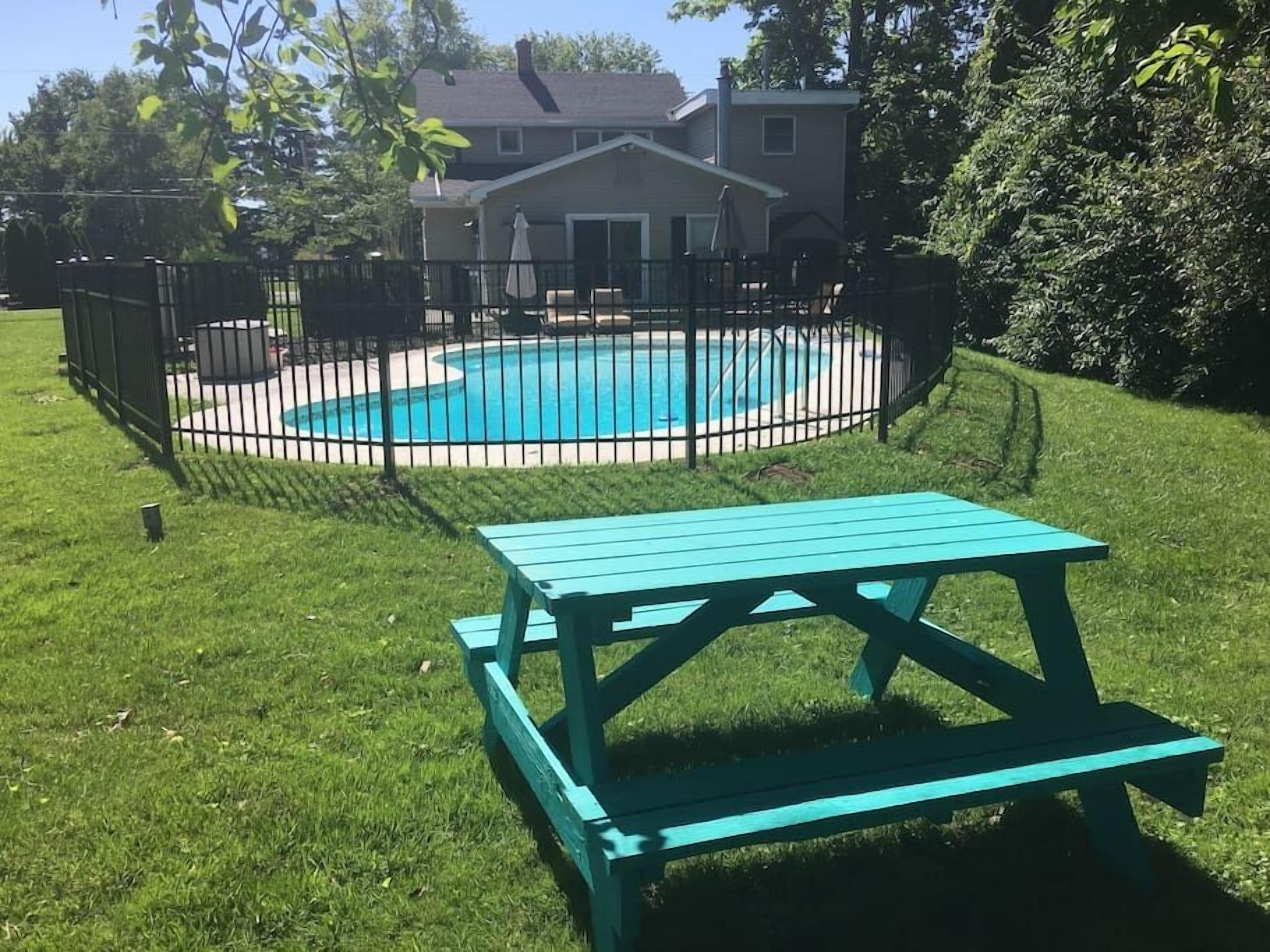 Loveland Farmhouse  · 4BR Retreat w/ Pool