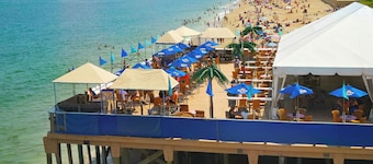 2 Bedroom Pet-Friendly Apt Steps to the Beach