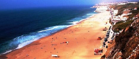 Beach nearby, sun-loungers, beach towels