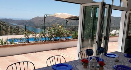 FANTASTIC VILLA WITH PRIVATE POOL AND GARDEN IN ISTAN NEAR MARBELLA