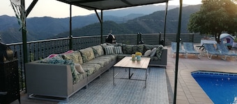 FANTASTIC VILLA WITH PRIVATE POOL AND GARDEN IN ISTAN NEAR MARBELLA