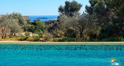 ⌠MAGIQUE ! Villa Avec Piscine, Proche des Calanques â„ Rien que pour Vous đ
