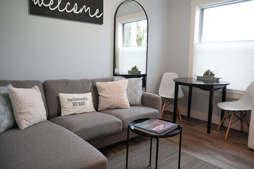 ADORABLE APARTMENT ON 3RD ST. DOWNTOWN MCMINNVILLE #13