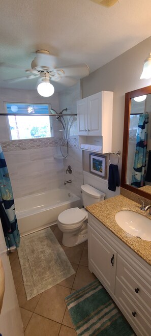 Combined shower/tub, hair dryer, towels, shampoo