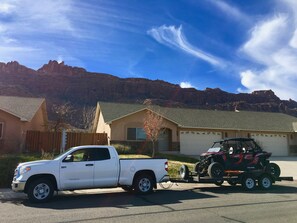 Property grounds - Westwater - Spacious 3 Bed, 2.5 Bath Moab House - Sleeps 8 (Moab)