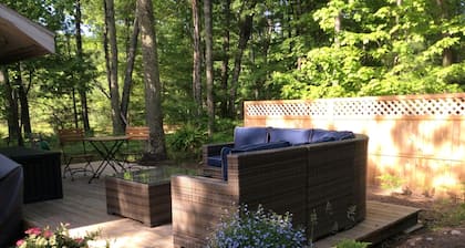 Cabin, private, woods, trails, 2000 Acre Duck Lake, kayaking, concerts