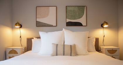 Douglas on Third Corner Suite: Adorable Apartment on 3rd St., Downtown #1