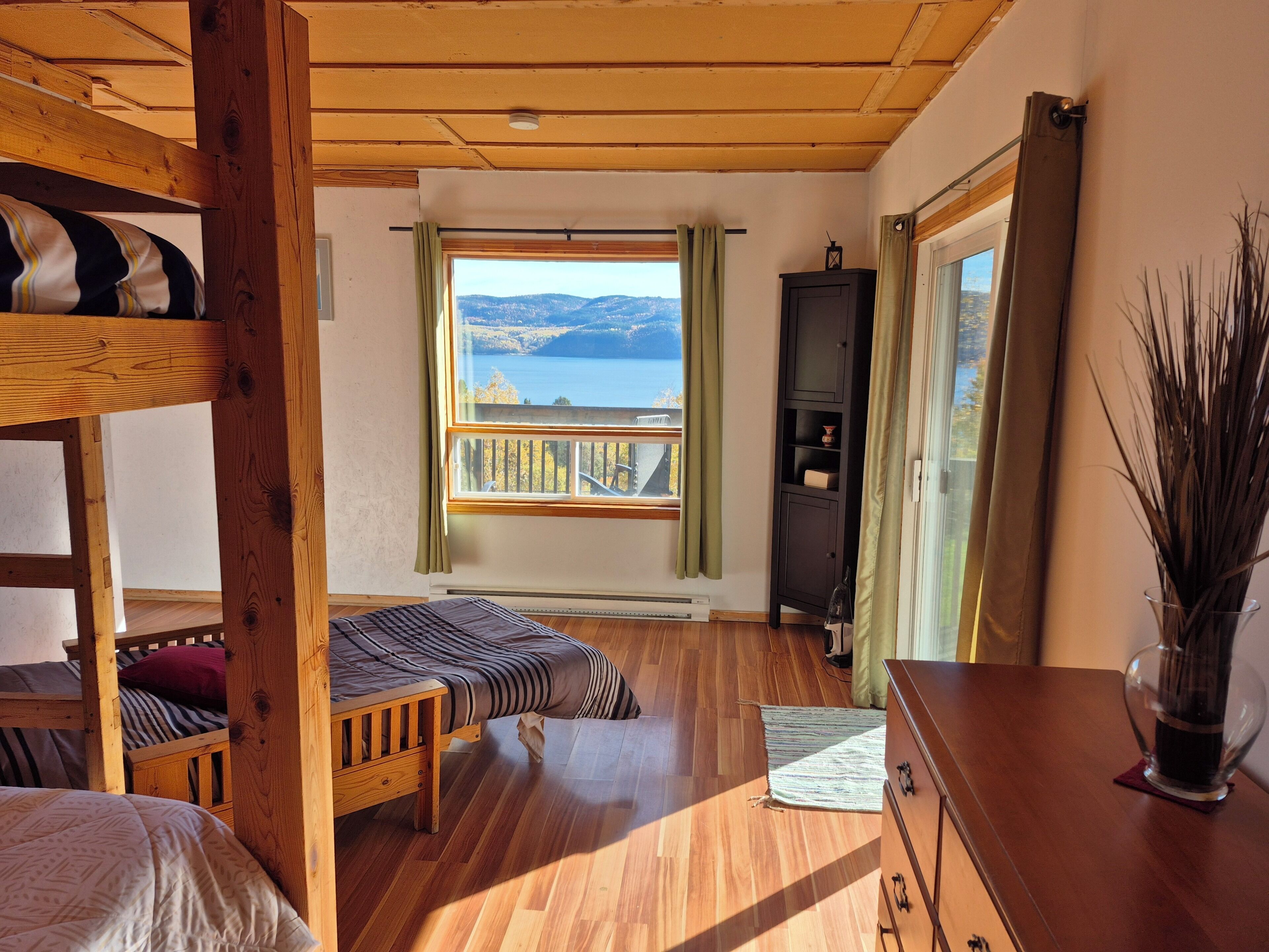 5 bedrooms, free WiFi, bed sheets, wheelchair access