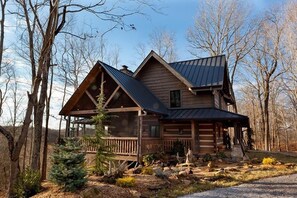 Exterior - Caspian Cottage - Secluded log cabin on 150 acres (Springfield)