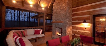 Caspian Cottage - Secluded log cabin on 150 acres