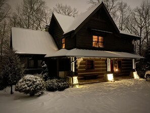 Exterior - Caspian Cottage - Secluded log cabin on 150 acres (Springfield)