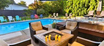  HEATED Swimming Pool, Hot Tub, Steps from Park, Dog Friendly