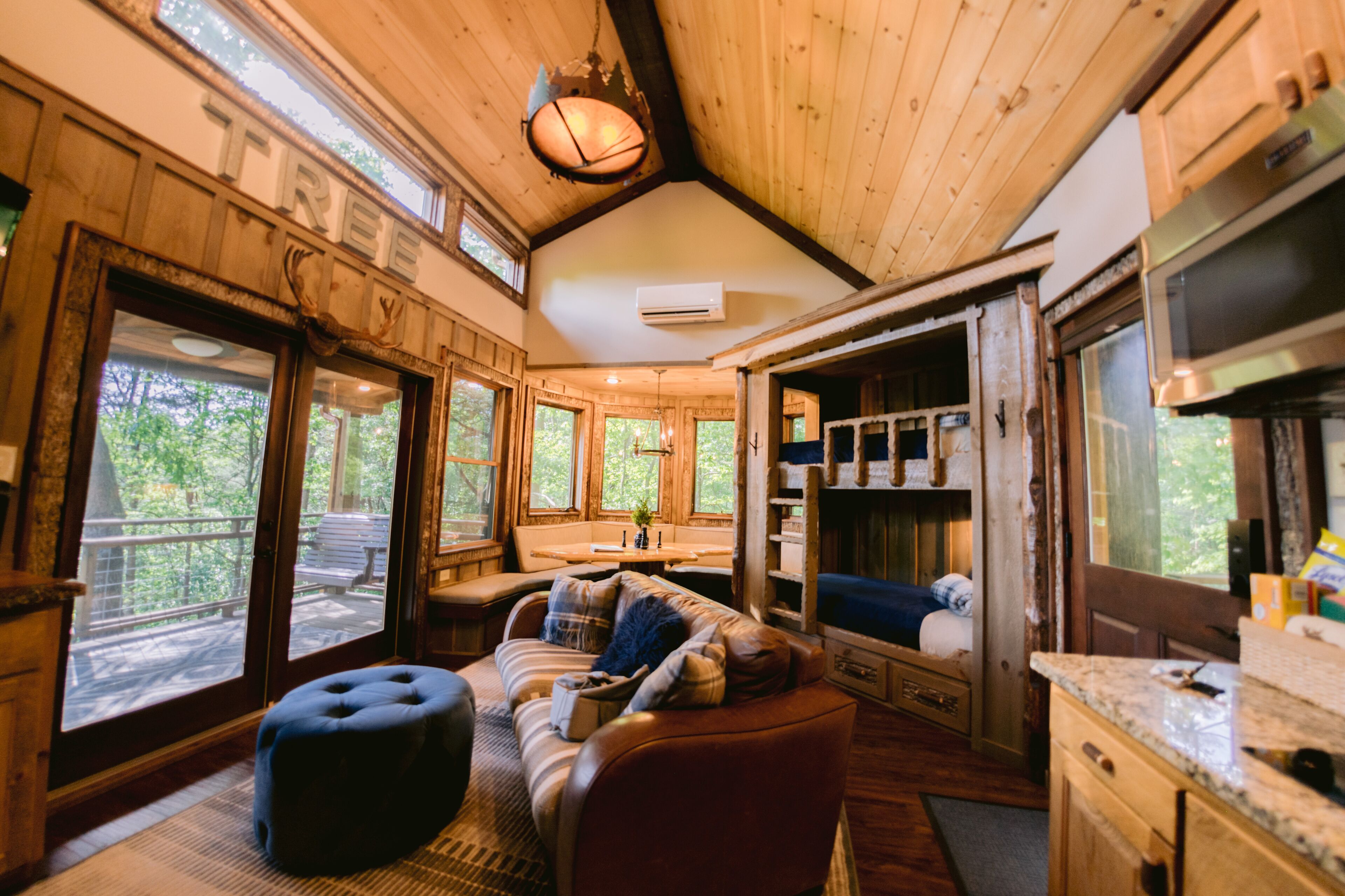 Smart TV, DVD player, videoteca