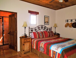 3 habitaciones, escritorio, tabla de planchar con plancha y wifi gratis 