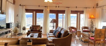 Eastern Star Retreat - Open plan, goed ingericht, 360 uitzicht op de bergen, bubbelbad