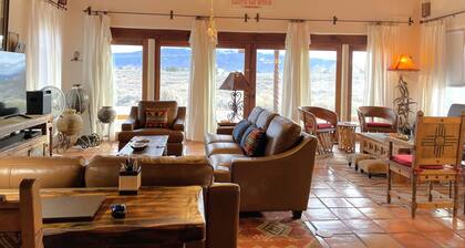 Eastern Star Retreat - Open Plan, well-appointed home with mountain views.