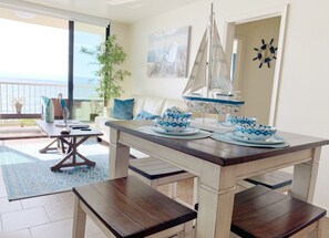 Outdoor dining - Sunset Cliffs Oceanfront Oasis, San Diego - Stunning Views & Ocean Sounds. (San Diego)