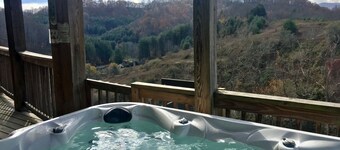 Starry Nights Lodge, Beautiful Views, Hot Tub, Firepit, 15 mins from Boone