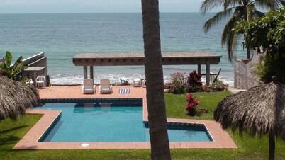 BEACHFRONT on a Budget! ~ Condo Sereno ~ Lowest Beachfront Rate!