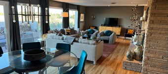 Summer Special - Remodeled mid-century home overlooking the mountains and town