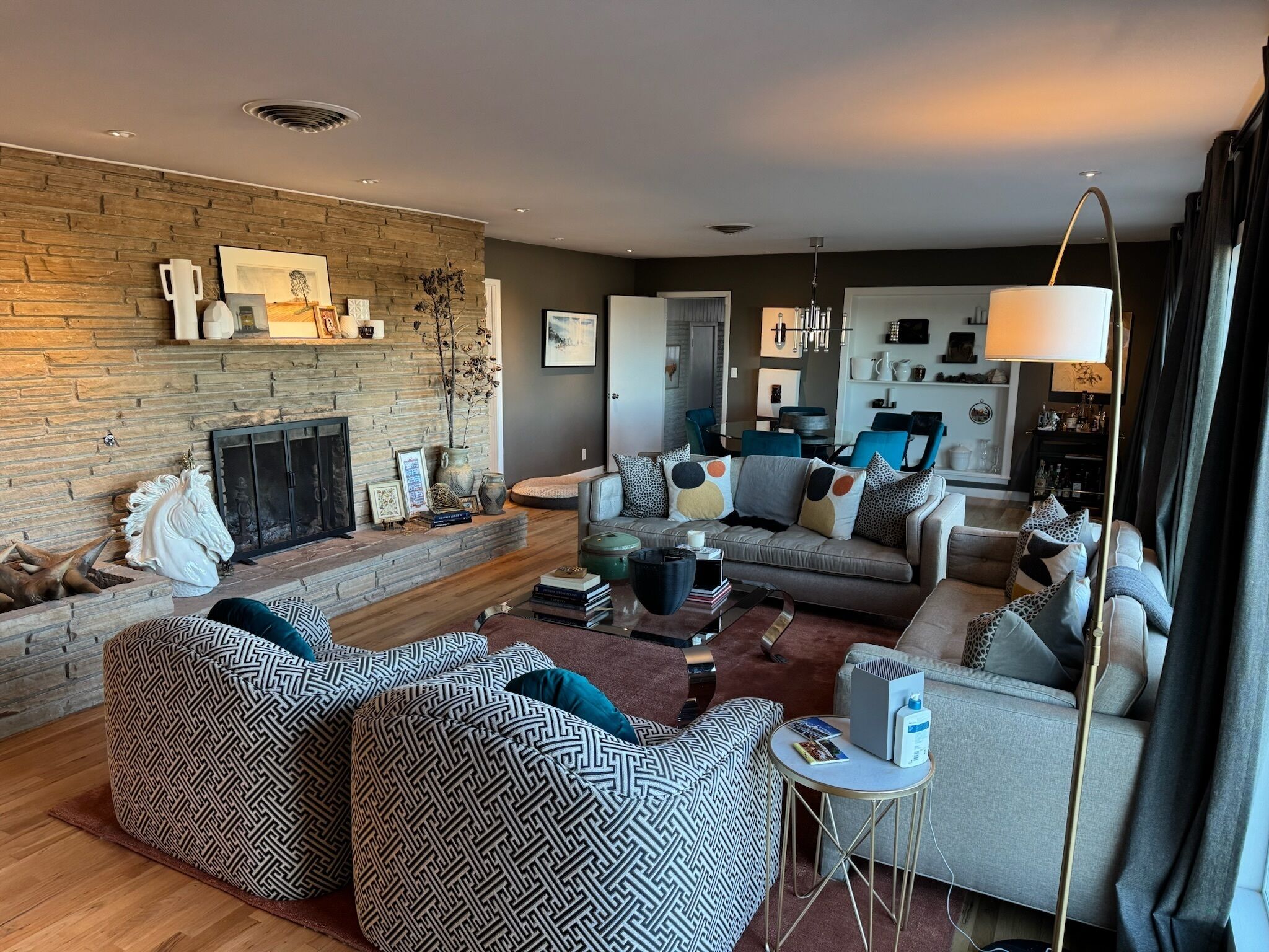 Smart TV, fireplace, books, stereo