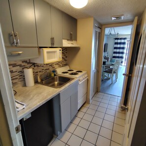 Fridge, microwave, oven, stovetop - ⛱🐳🐚🦀SALT LIFE🦀🐚🐳⛱ (Myrtle Beach)