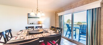 Beautiful Penthouse!! Beach front condo!