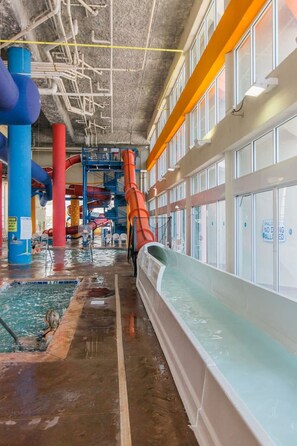 屋内プール、温水プール