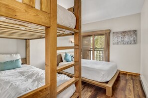2 Schlafzimmer, Schreibtisch, Bügeleisen/Bügelbrett, kostenloses WLAN