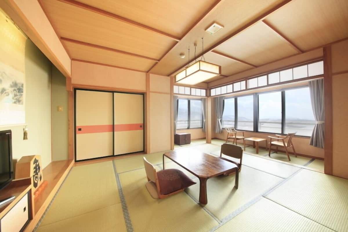 お部屋おまかせ（和室または洋室） | セーフティボックス (室内)、WiFi (無料)、ベッドシーツ