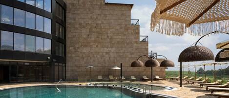 Seasonal outdoor pool