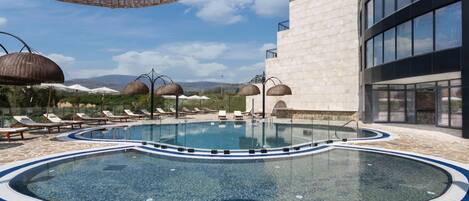 Alberca al aire libre por temporada