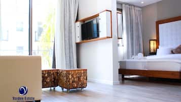 Hochwertige Bettwaren, Zimmersafe, Schreibtisch, schallisolierte Zimmer