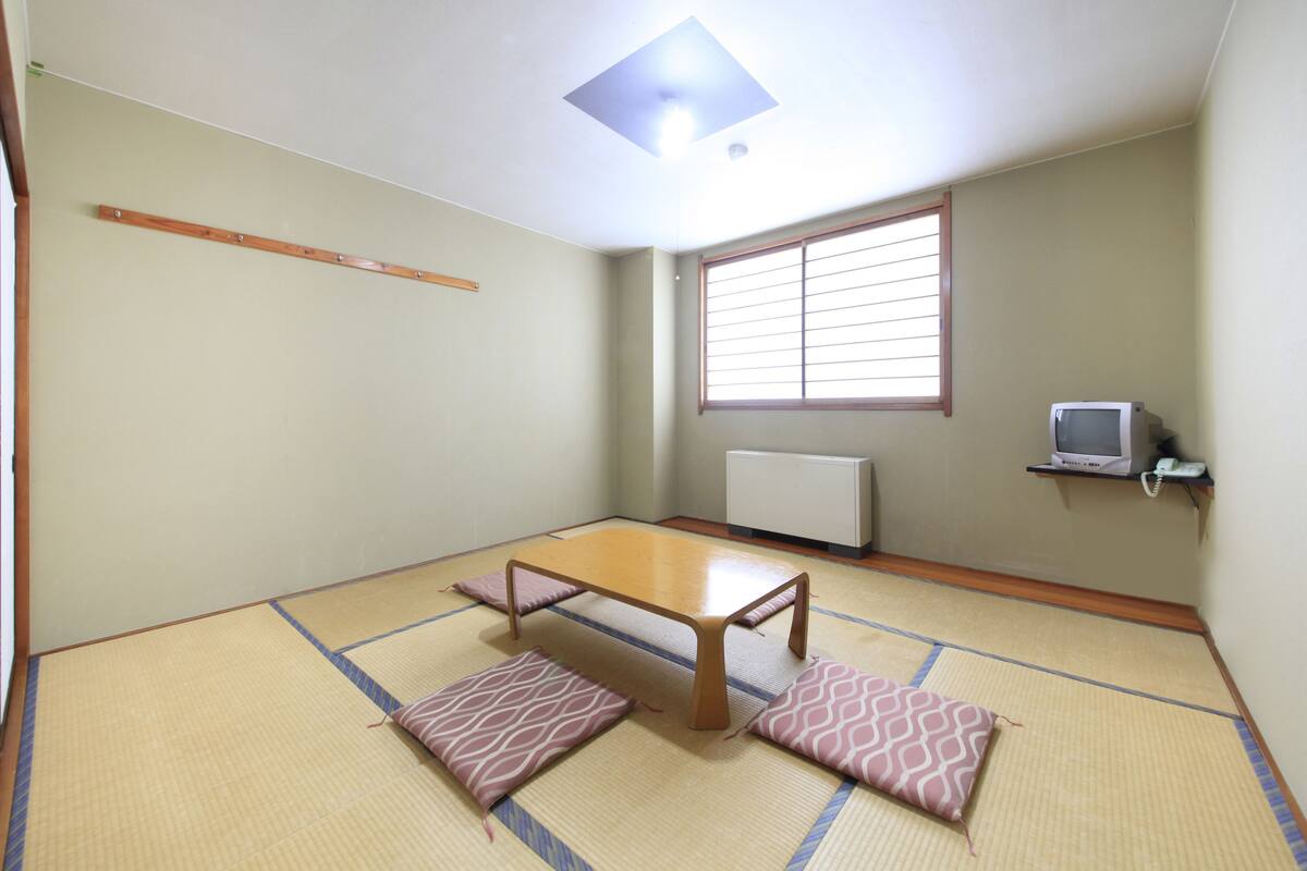 Japanese style room with bath and toilet(10-14㎡) | Iron/ironing board, free WiFi