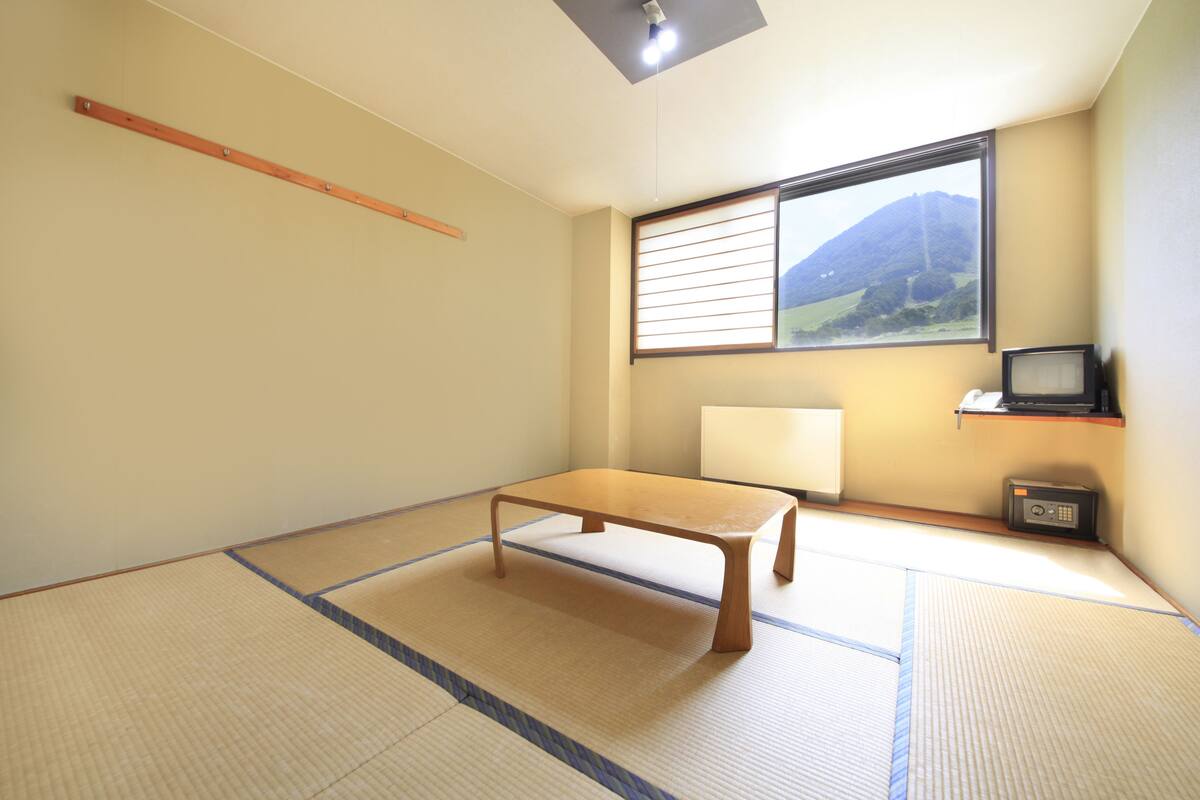 Japanese style room without bath, with toilet(10-14㎡) | Iron/ironing board, free WiFi