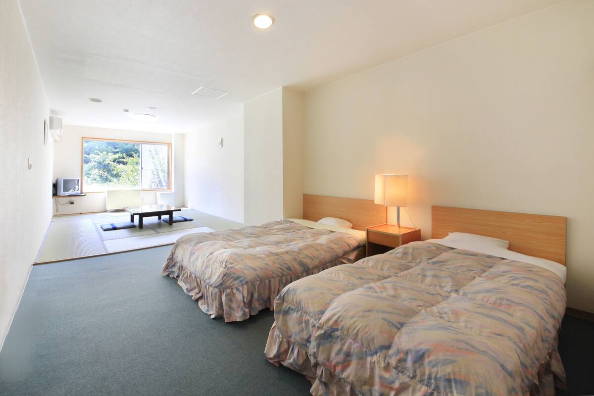 Japanese-Western style room with bath and toilet | Iron/ironing board, free WiFi