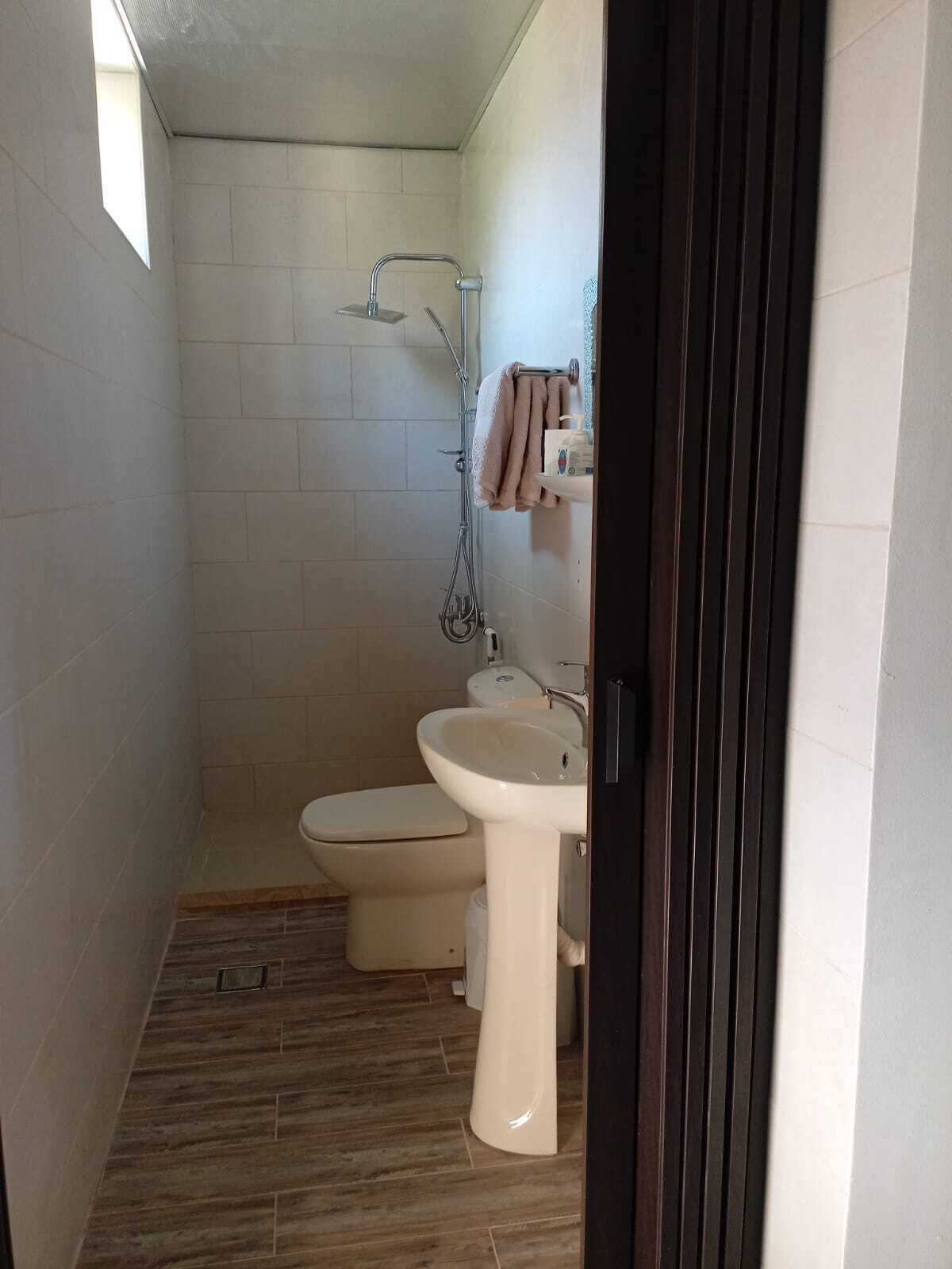 shower, free toiletries, hair dryer, bidet