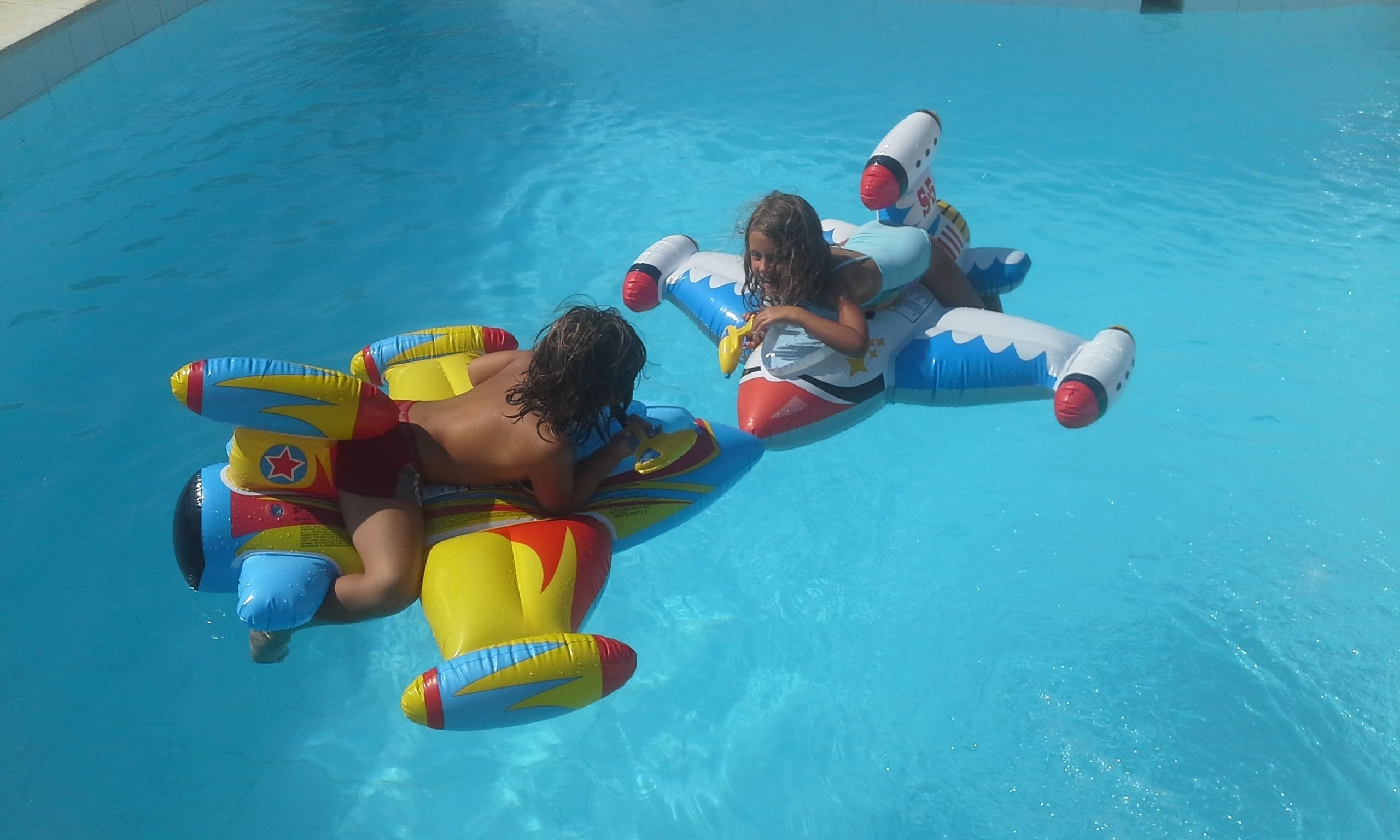 2 outdoor pools, free cabanas, pool umbrellas