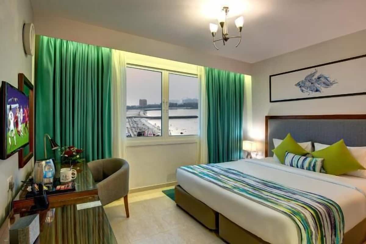 In-room safe, desk, iron/ironing board, free WiFi