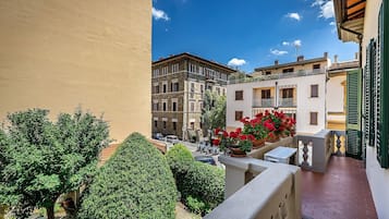 Comfort Single Room, Private Bathroom | Down comforters, individually furnished, desk, iron/ironing board