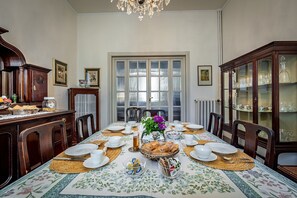 Daily buffet breakfast for a fee - A casa di Lilli (Florence)