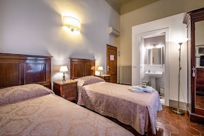 Superior Twin Room, Private Bathroom