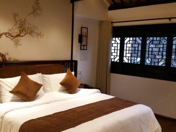 Desk, blackout curtains, iron/ironing board, free WiFi