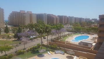 Una piscina cubierta