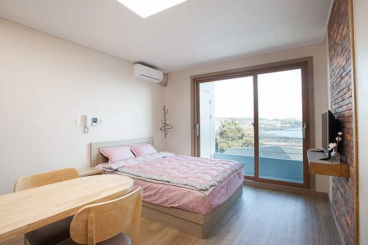 Double Room, Ocean View (206, 207, 208) | Soundproofing, WiFi (free)