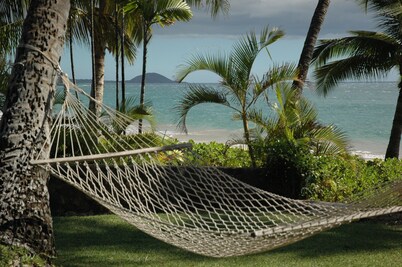 Classic Beachfront Studio Apartment Right On Charley Young Beach