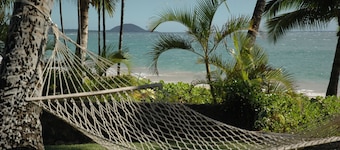 Classic Beachfront Studio Apartment Right On Charley Young Beach