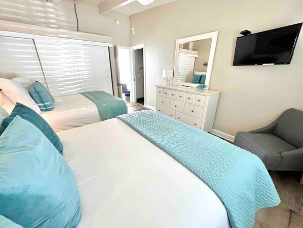 5 bedrooms, desk, iron/ironing board, travel crib