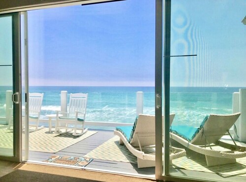 Beachfront Fun, Classic Beach House w/ Fire Ring